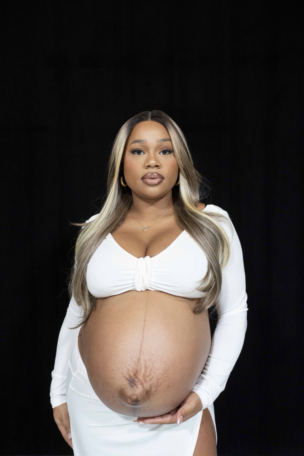 Portrait de grossesse en studio