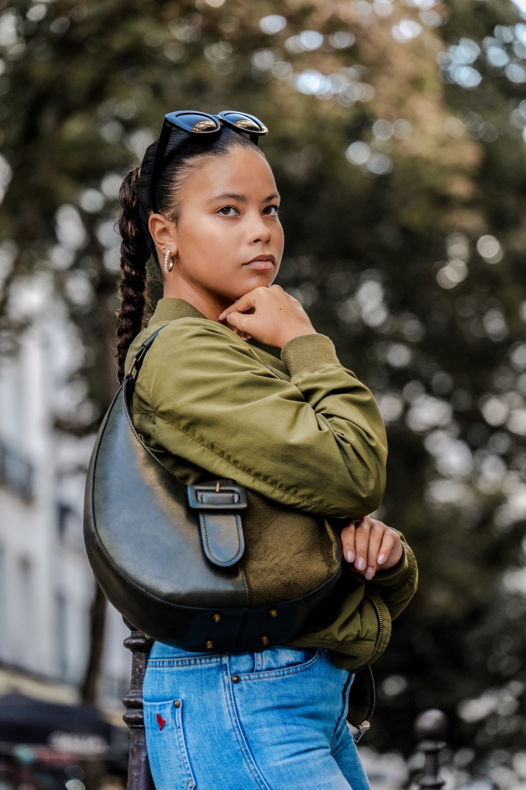 Portrait professionnel à Paris, regard caméra direct, pour profil LinkedIn et site personnel